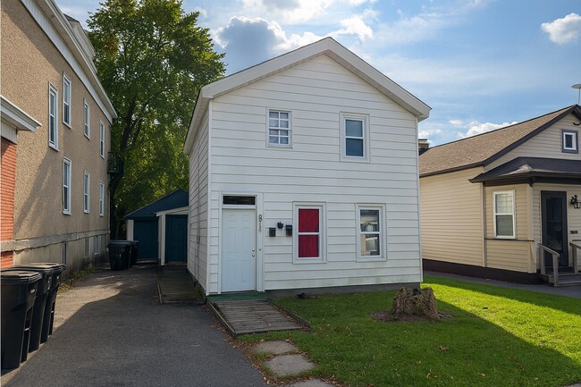 Building Photo - Northside Syracuse Duplex – Spacious Units...