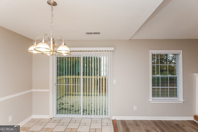 Building Photo - 2528 Country Lake Cir