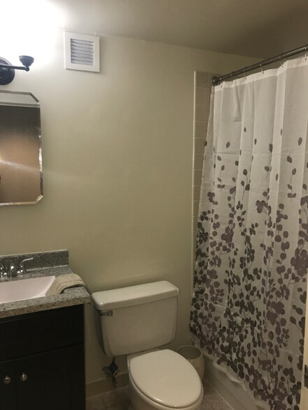 Building Photo - 212 3rd St