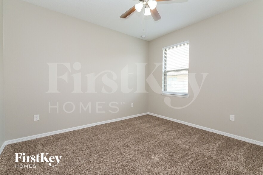 Building Photo - 8741 Hinsdale Heights Dr