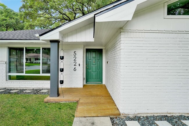Building Photo - 5226 Kinglet St