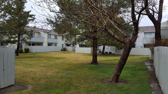 Building Photo - MOVE IN SPECIAL, 1/2 OFF 1ST MONTH RENT FO...
