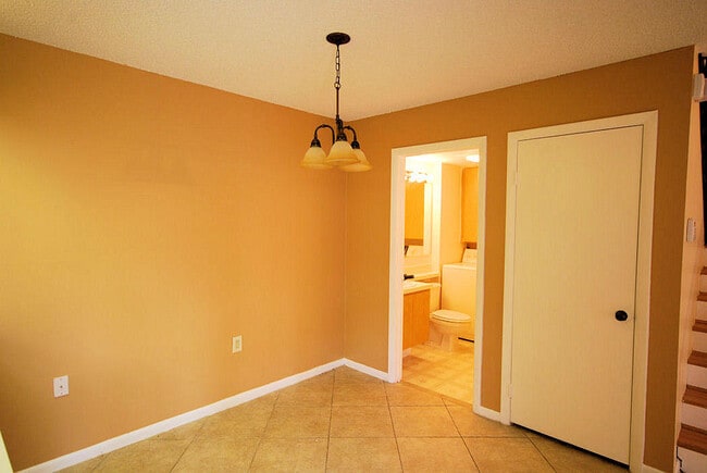 Building Photo - 582 Green Springs Pl