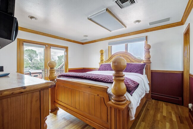 Building Photo - 8280 Queen St