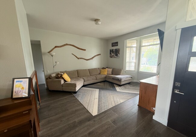 Building Photo - CHARMING & STRESS-FREE LIVING IN NORTHWEST MERIDIAN