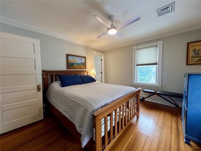 Building Photo - 9 Sylvan St