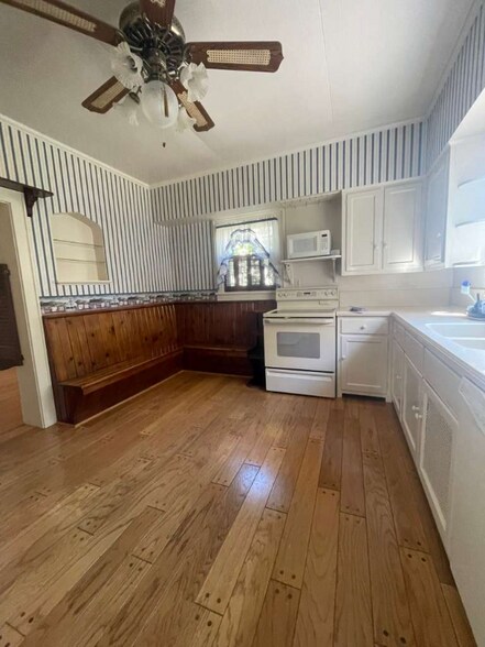 Building Photo - 1004 Pearl St