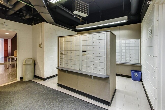 Building Photo - 3100 N Lake Shore Dr