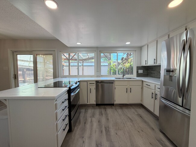 Building Photo - 529 S Xenon Ct