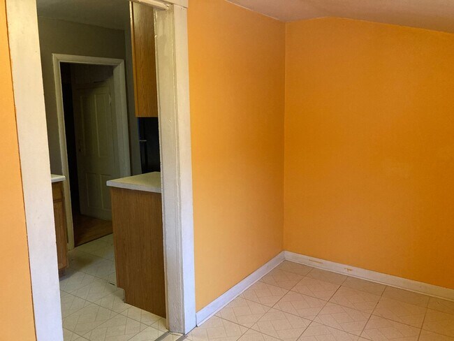Building Photo - 1 Bedroom, 1 Bathroom Apartment In Havre d...