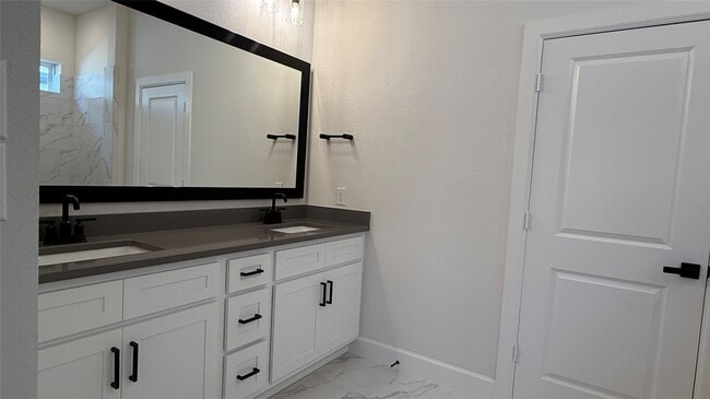 Building Photo - 215 Amaranth Wy