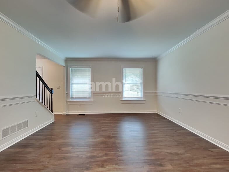 Building Photo - 2113 Lynwood Pl