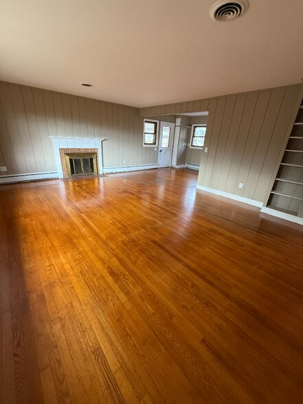 Building Photo - 98 Lynnhaven Dr