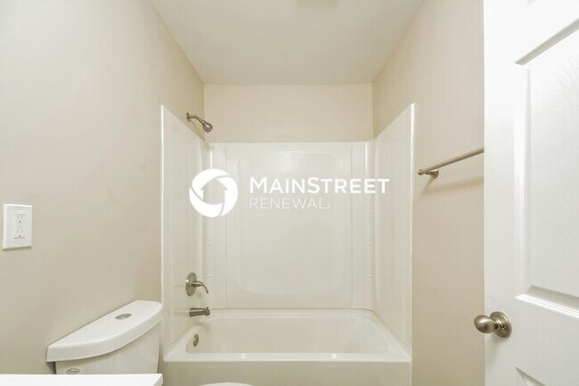 Building Photo - 2 Bedroom Pet-Friendly Home in Hillsborough, NC with Main Street Renewal