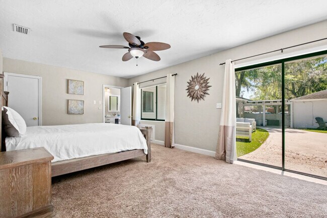 Building Photo - 1929 NW 7th Ln