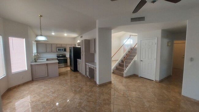 Building Photo - GORGEOUS GLENDALE HOME!