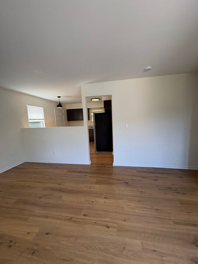Building Photo - 4995/4997 Eastview Terrace