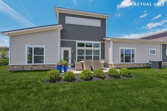 Building Photo - 5401 Hummingbird Wy