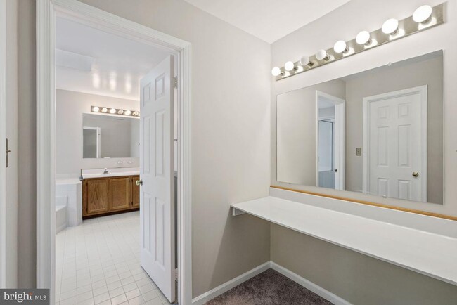 Building Photo - 10 Apple Blossom Ct