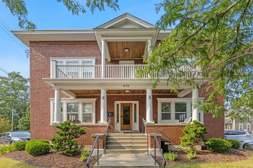 Building Photo - 835 Cherry St SE