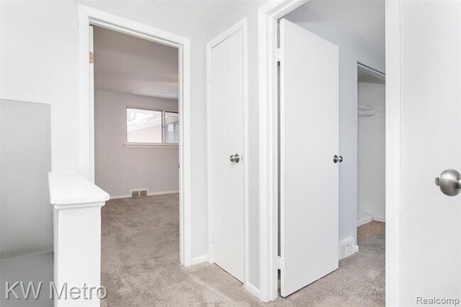 Building Photo - 29166 Tessmer Ct