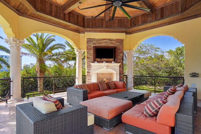 Building Photo - 1363 Oceanview Dr