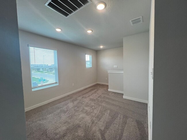 Building Photo - Charming 3/2.5 2 Story Home in Hiddenbrook