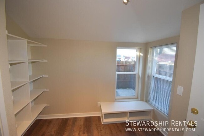 Building Photo - 195 N 9th St