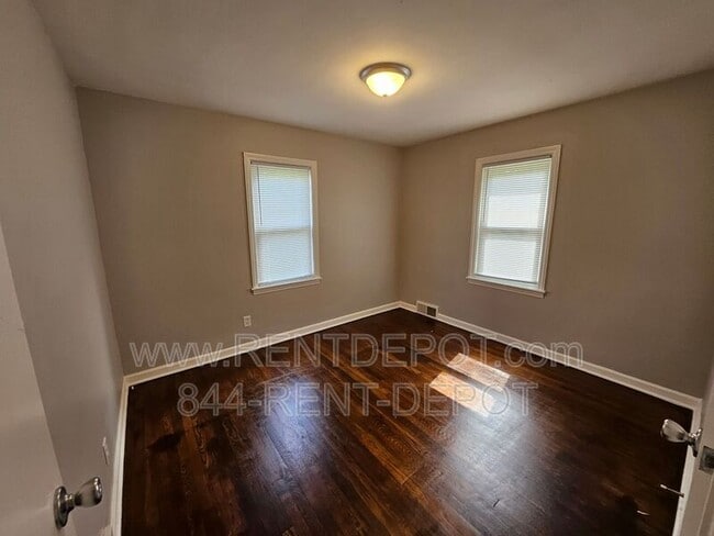 Building Photo - 837 Prosperity Ave