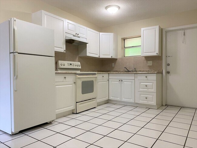 Building Photo - 4051 SW 23rd St