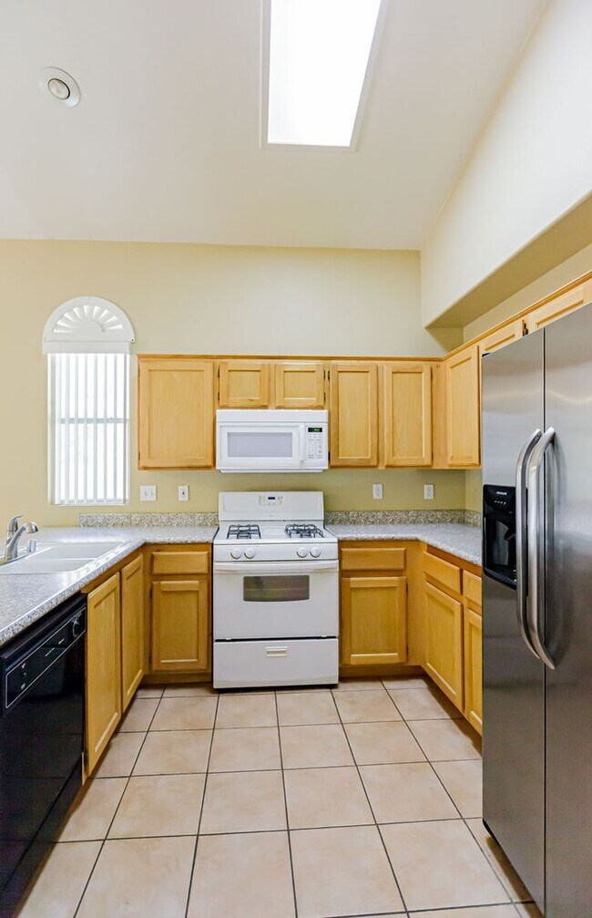 Building Photo - 1 Story home located in Silverado Ranch