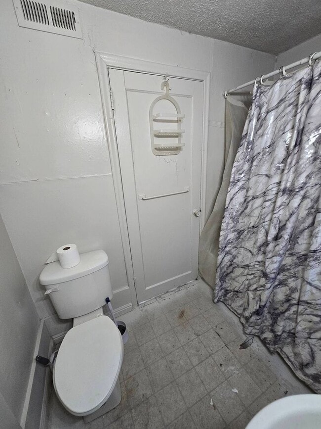 Building Photo - Cute newly updated 1 Bedroom in Ogden