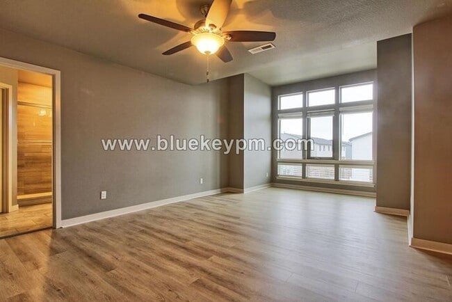 Building Photo - 3 Bed, 2.5 Bath Townhome in Orchards by Pr...