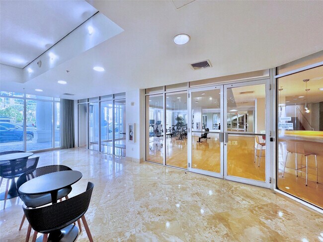 Building Photo - 511 SE 5 Ave