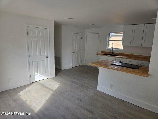 Building Photo - 2097 Baldwin St