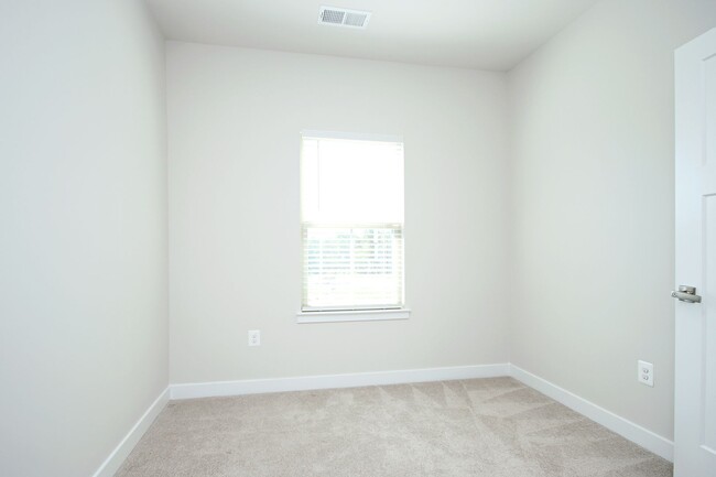 Building Photo - Pet Friendly Rivanna Village Townhome (Lea...