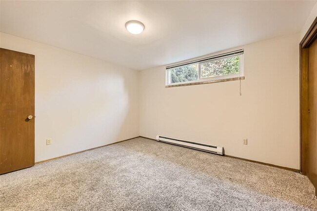 Building Photo - Charming 1bed/1bath Apartment Near Green Lake!