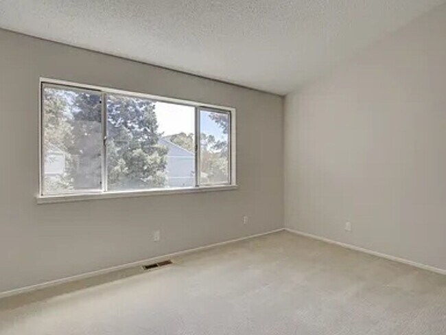 Building Photo - Outstanding 2BD/2BA Condo Near Pleasant Hill BART – Walnut Creek