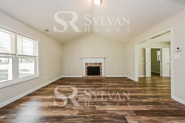 Building Photo - The living is easy in this 3 bedroom, 2 ba...