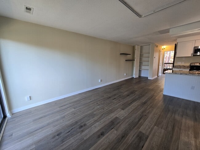 Building Photo - 3071 Huntleigh Dr