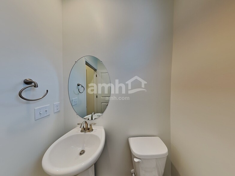 Building Photo - 8038 Minnow Trl