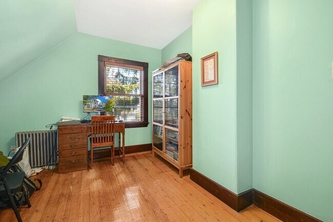 Building Photo - 10 Middle St