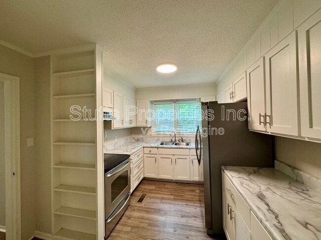 Building Photo - 1305 E 34th St