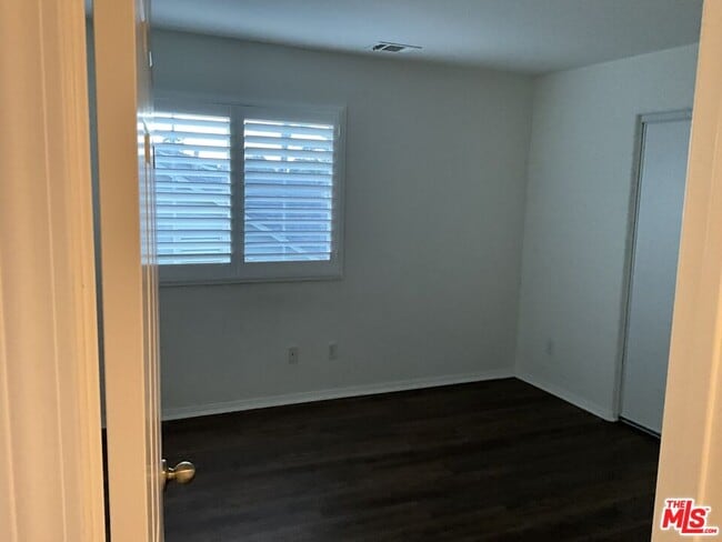 Building Photo - 15488 Ramona Ave