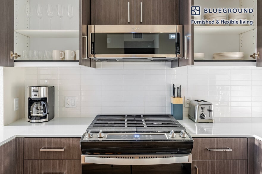 Building Photo - 2333 Calle Del Mundo