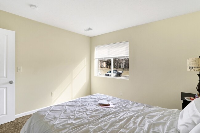 Building Photo - 3771 Cornell Dr