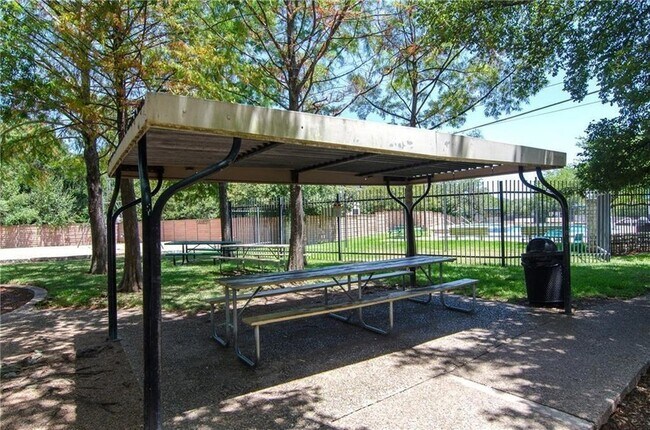 Building Photo - 1802 White Oak Cove