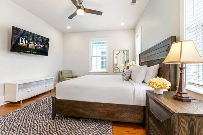 Building Photo - 1216 Carondelet St