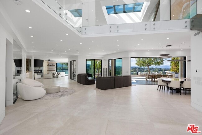 Building Photo - 3911 Cody Rd