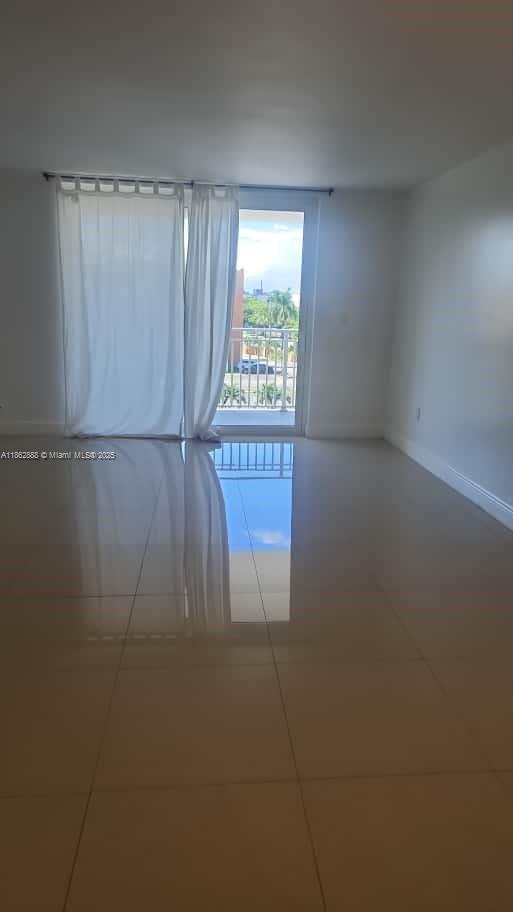 Building Photo - 6950 Miami Gardens Dr